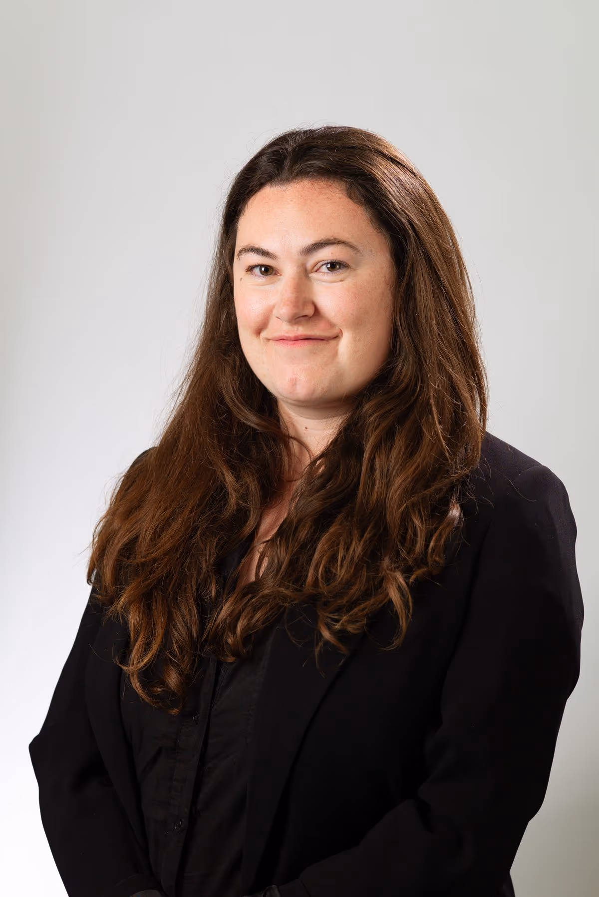 Sarah Bru, Consultante sénior